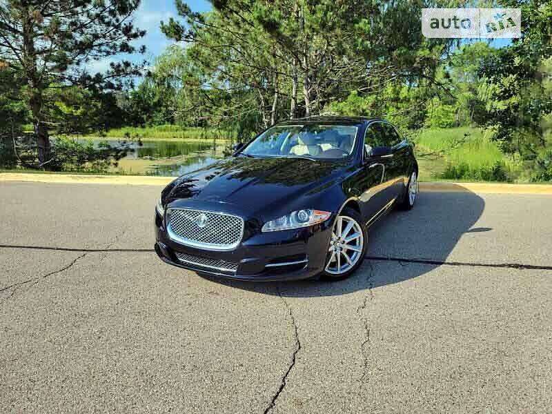 Седан Jaguar XJ 2010 в Львові