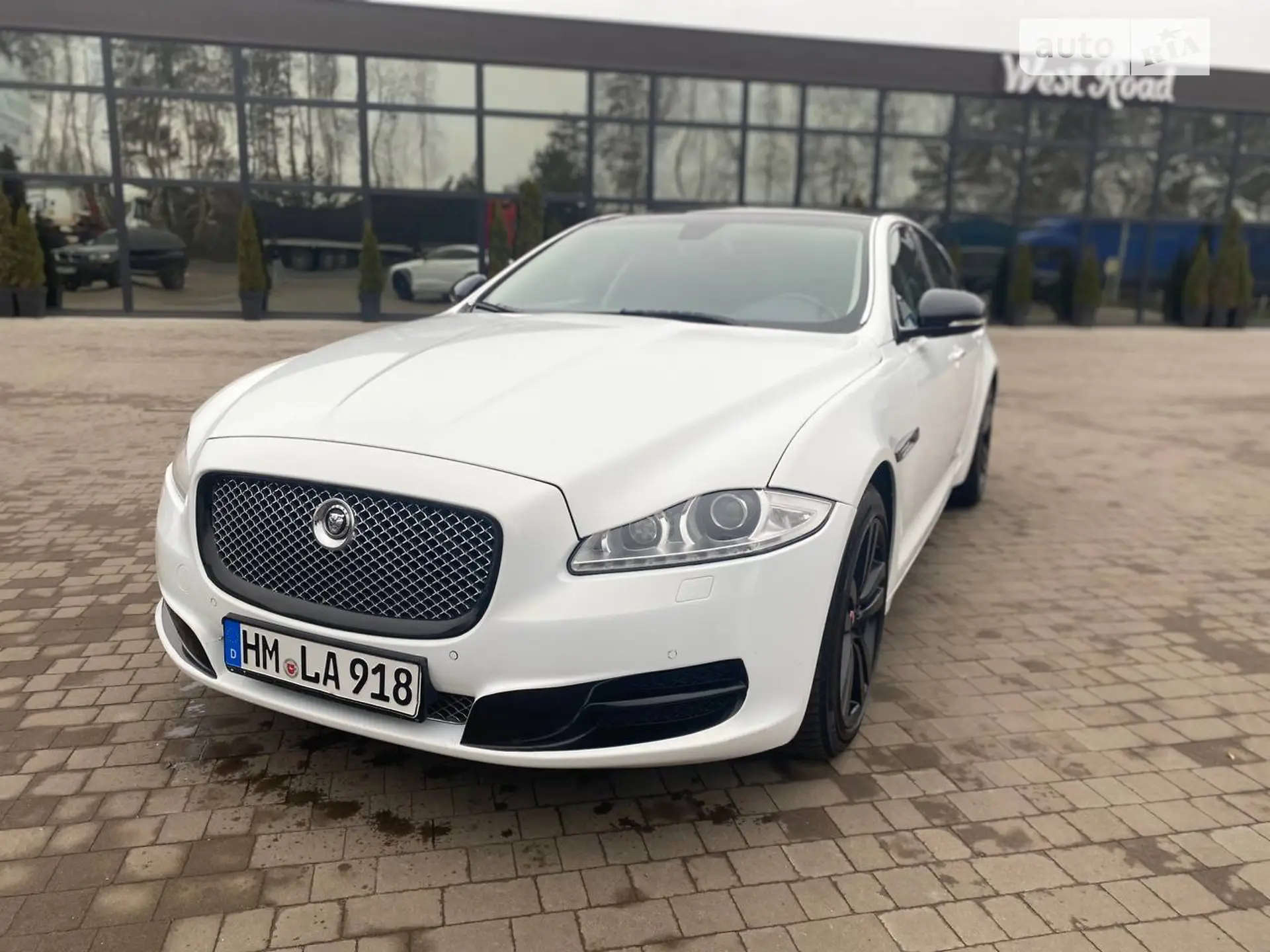 2011 Jaguar XJ - мініатюра 4