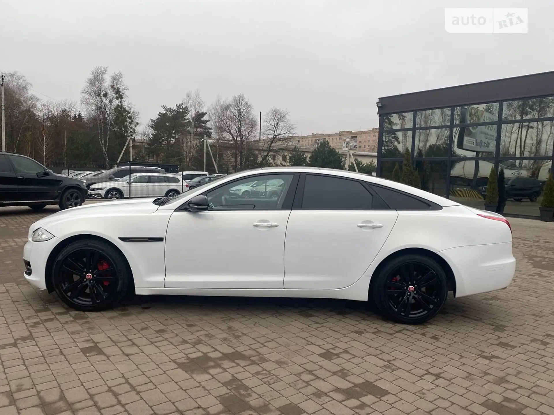 2011 Jaguar XJ - мініатюра 3