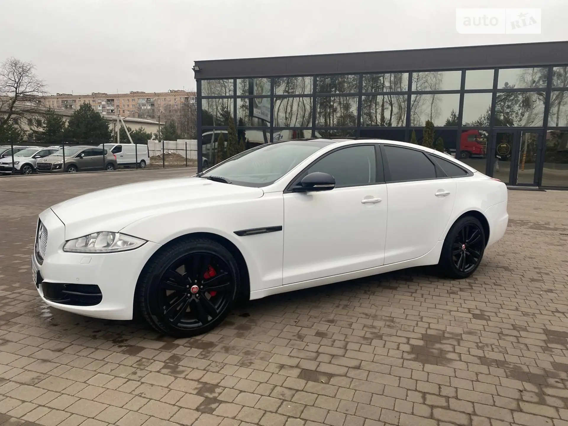 2011 Jaguar XJ - мініатюра 2
