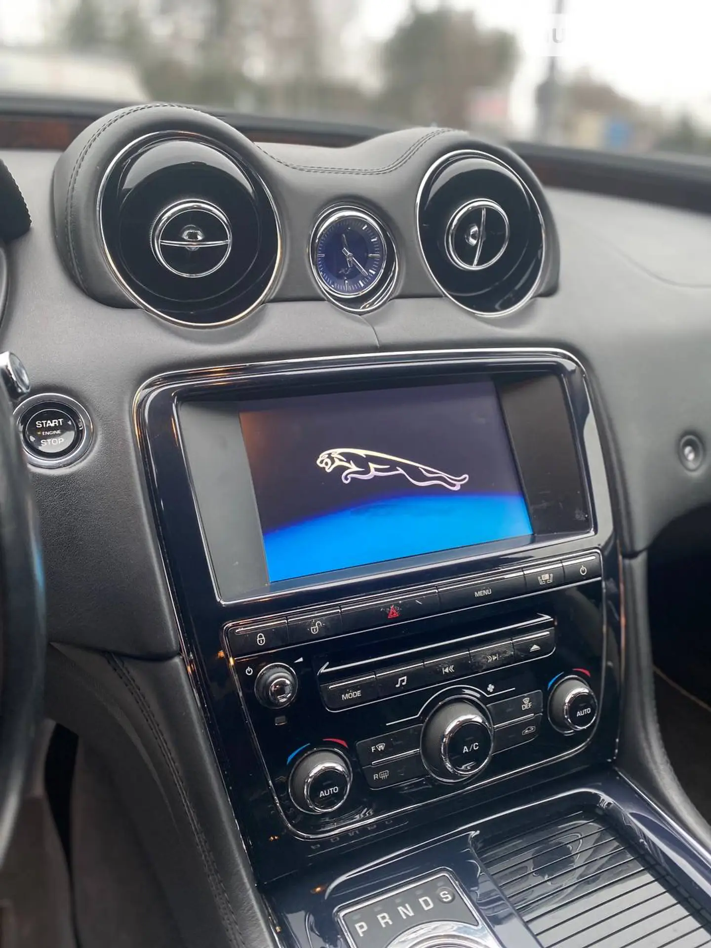 2011 Jaguar XJ - мініатюра 22