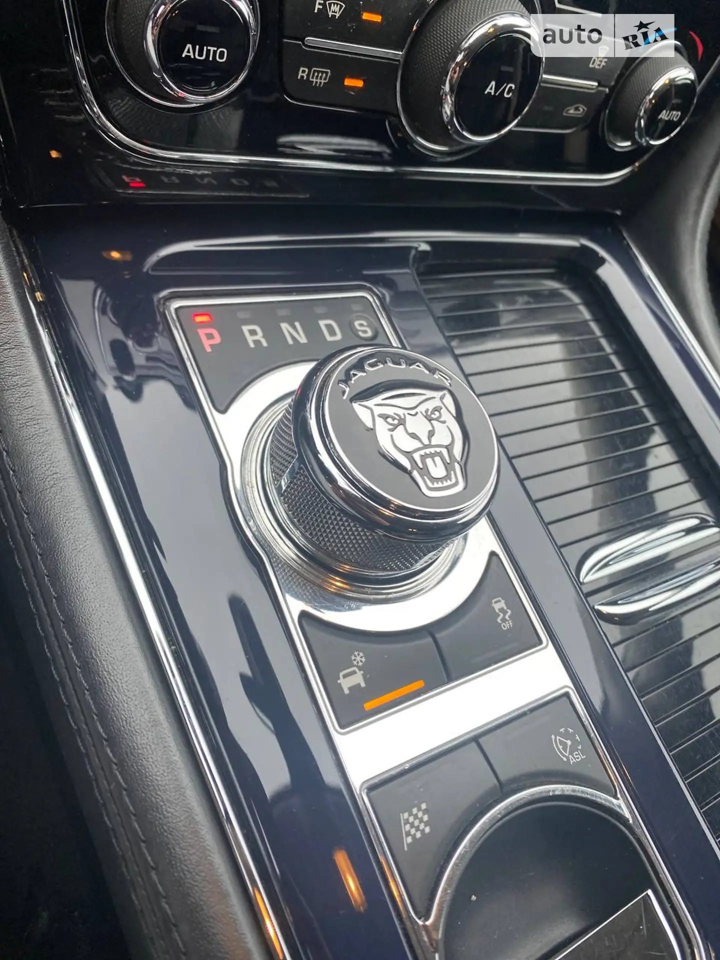 2011 Jaguar XJ - мініатюра 37