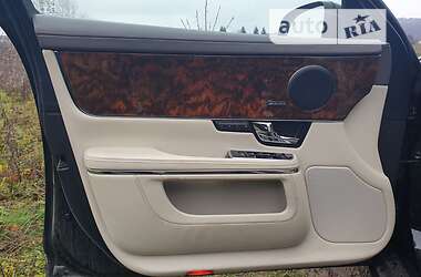 Седан Jaguar XJ 2013 в 