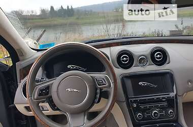 Седан Jaguar XJ 2013 в 