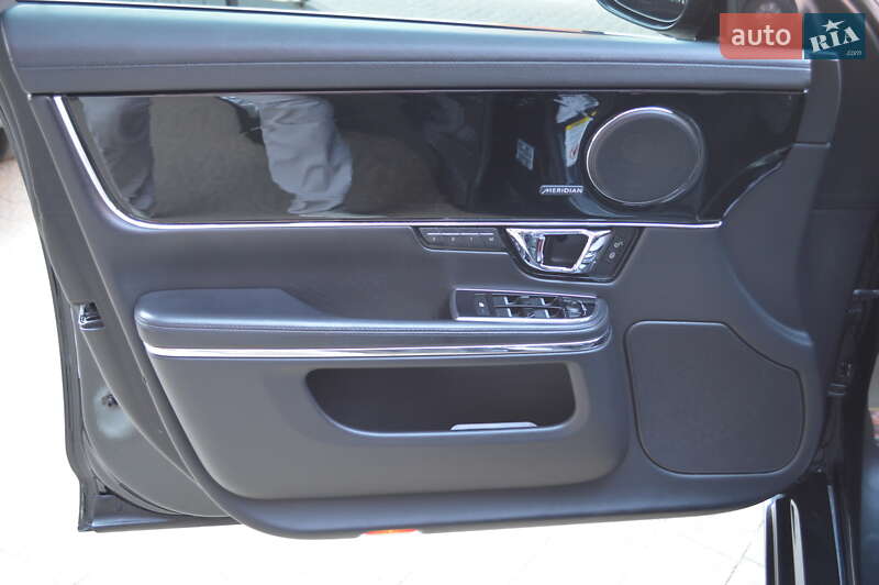 Седан Jaguar XJ 2014 в Львове