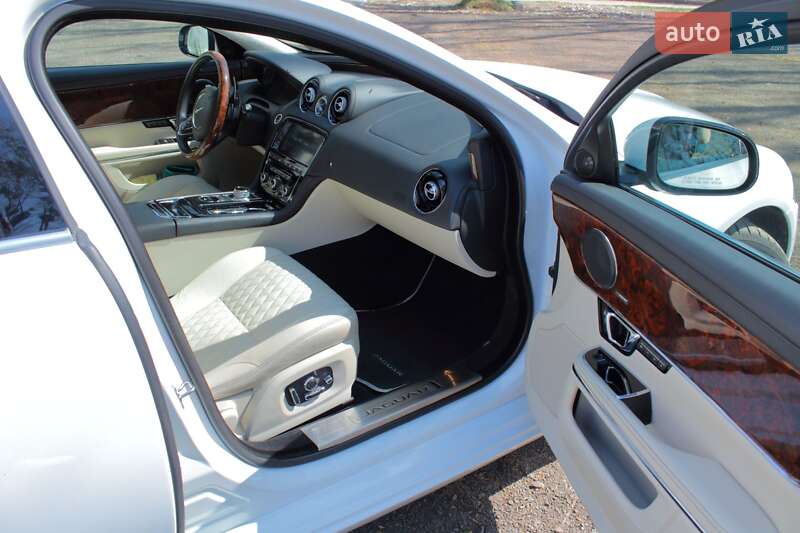 Седан Jaguar XJ 2017 в Киеве