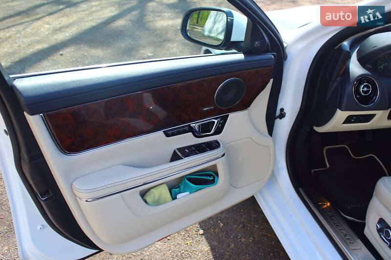 Седан Jaguar XJ 2017 в Киеве