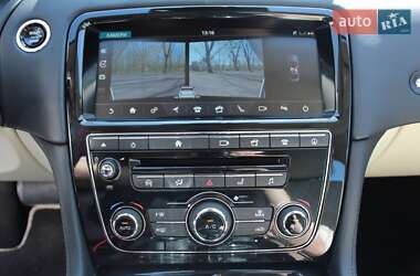 Седан Jaguar XJ 2017 в Киеве