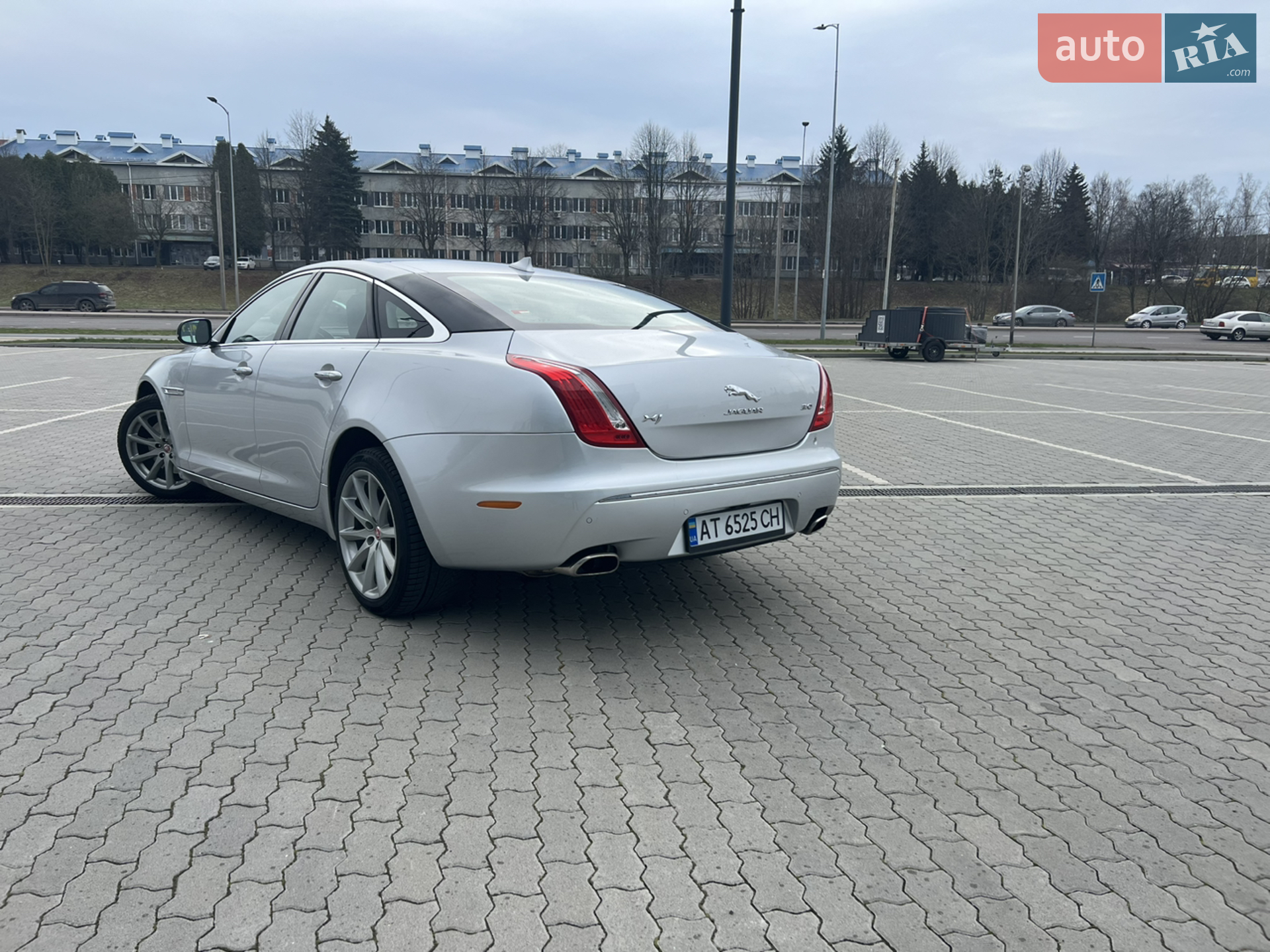 2015 Jaguar XJ - мініатюра 3