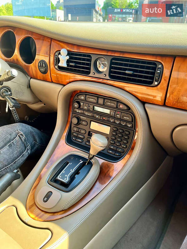 Седан Jaguar XJ 1999 в Кам'янському