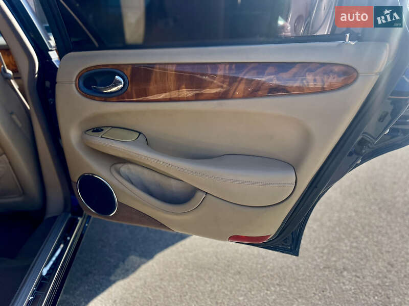 Седан Jaguar XJ 1999 в Кам'янському