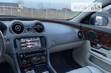 Седан Jaguar XJ 2013 в Нововолинську