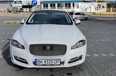 Седан Jaguar XJ 2015 в Рівному