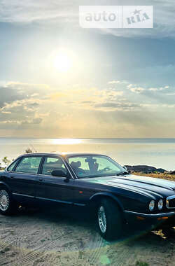 Седан Jaguar XJ 1998 в Киеве