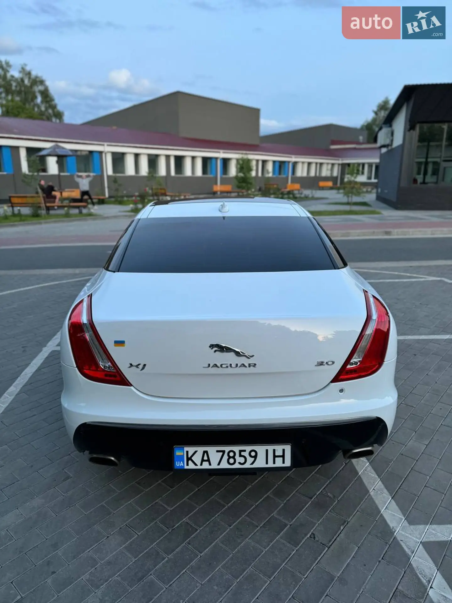 2013 Jaguar XJ - мініатюра 25