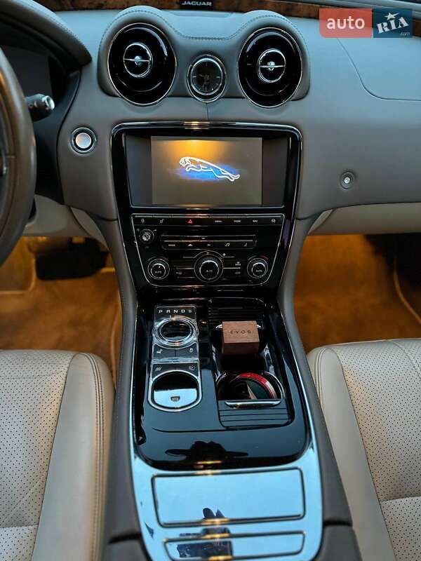 Седан Jaguar XJ 2013 в Луцьку