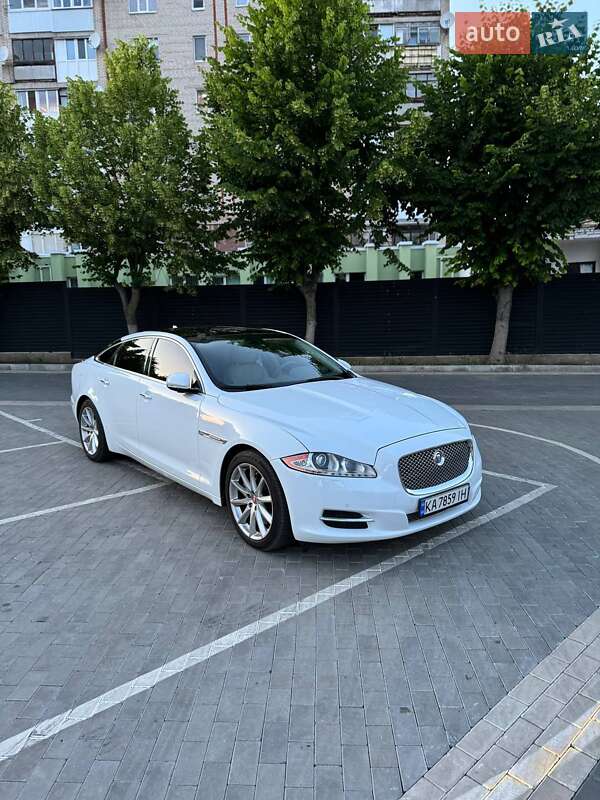 Седан Jaguar XJ 2013 в Луцьку
