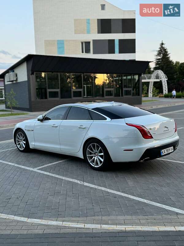 Седан Jaguar XJ 2013 в Луцьку