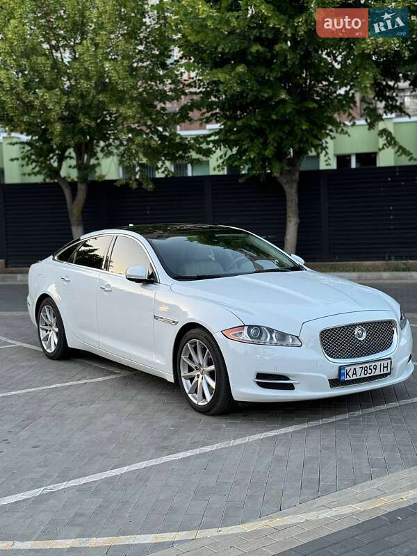 Седан Jaguar XJ 2013 в Луцьку