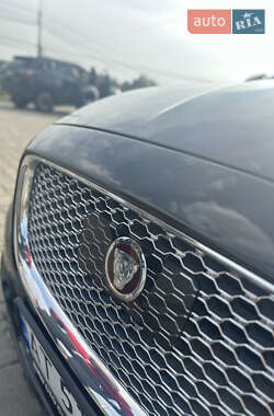 Седан Jaguar XJ 2014 в 