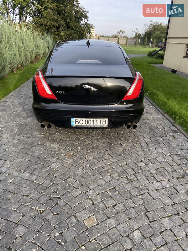 Седан Jaguar XJ 2016 в Львові