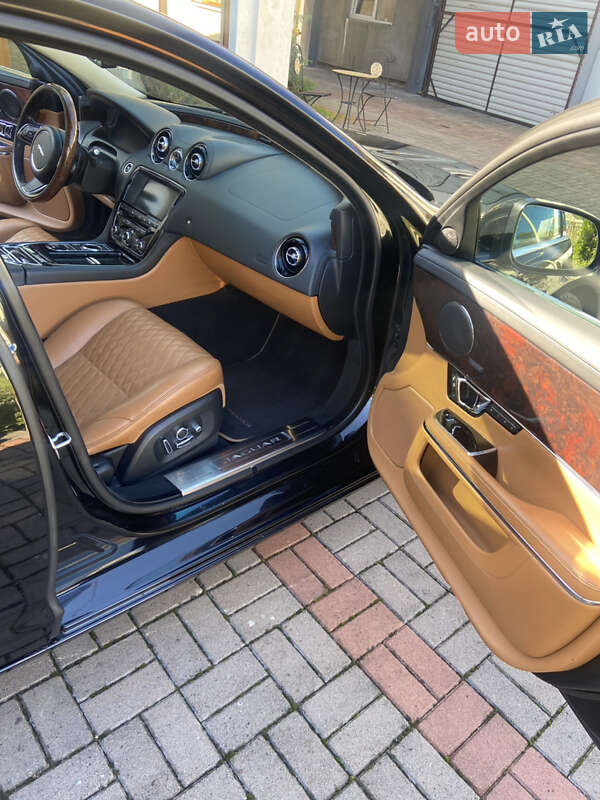 Седан Jaguar XJ 2016 в Львові