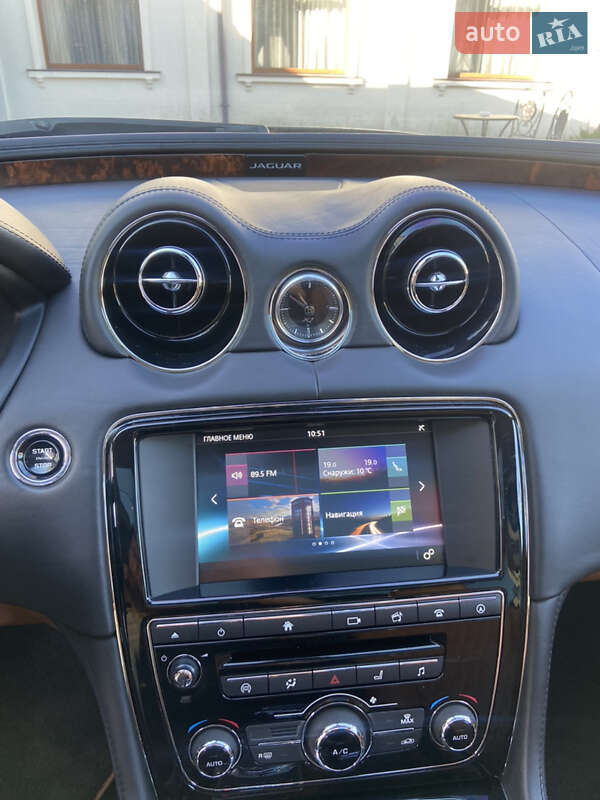 Седан Jaguar XJ 2016 в Львові