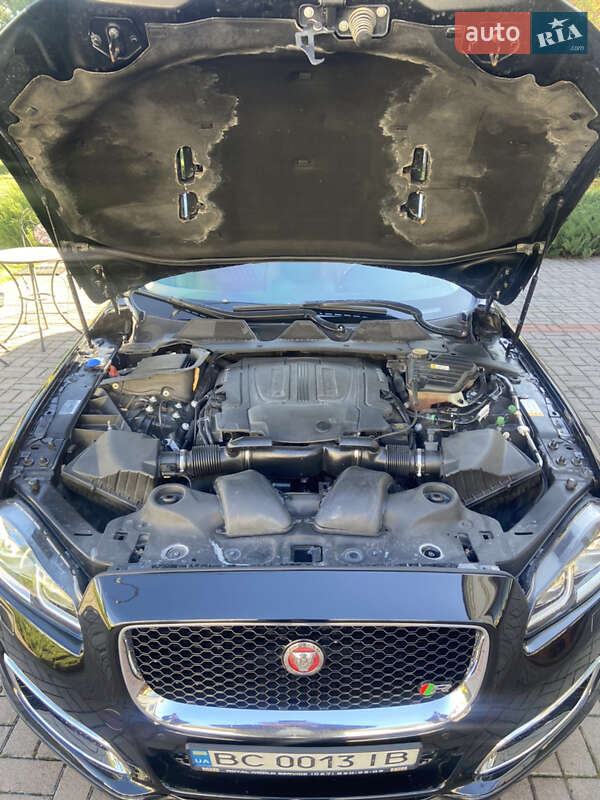 Седан Jaguar XJ 2016 в Львові