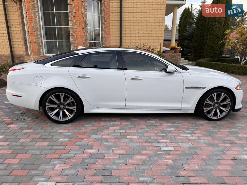 Седан Jaguar XJ 2015 в Киеве