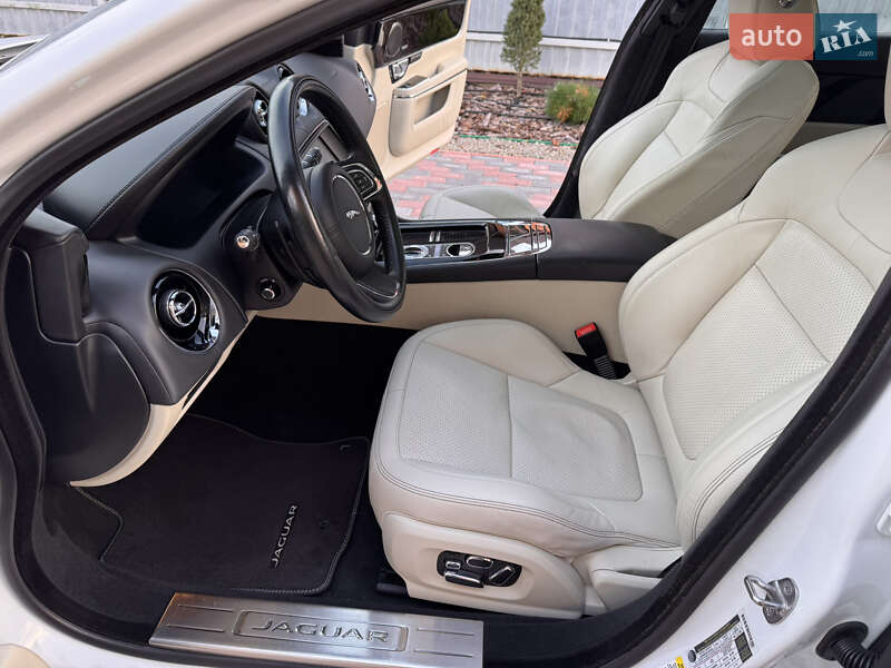Седан Jaguar XJ 2015 в Киеве