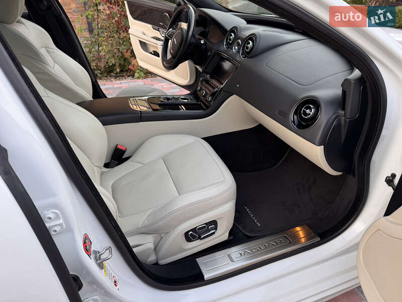 Седан Jaguar XJ 2015 в Киеве
