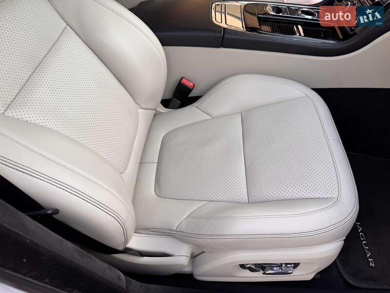 Седан Jaguar XJ 2015 в Киеве