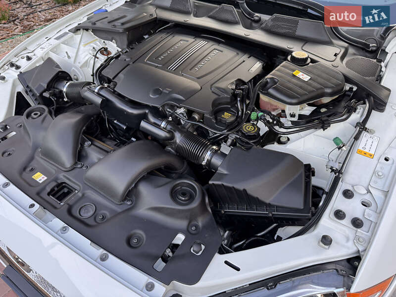 Седан Jaguar XJ 2015 в Киеве