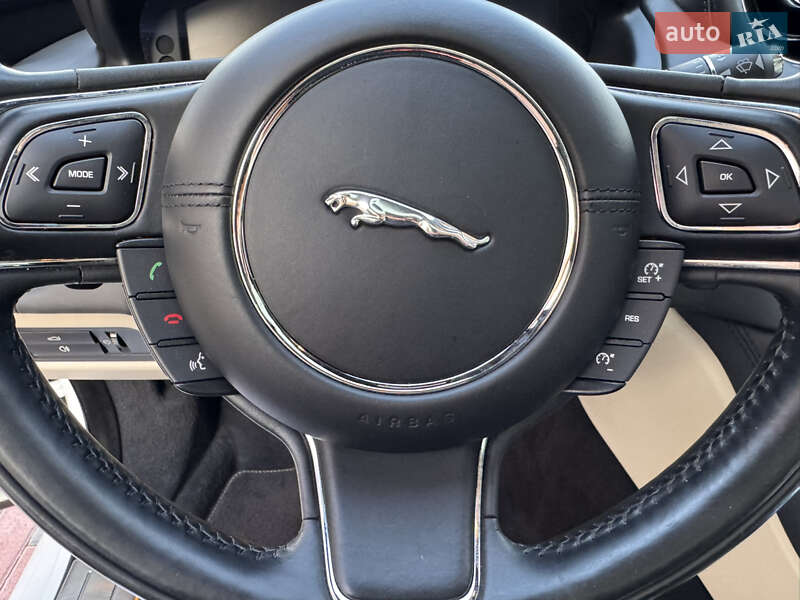 Седан Jaguar XJ 2015 в Киеве