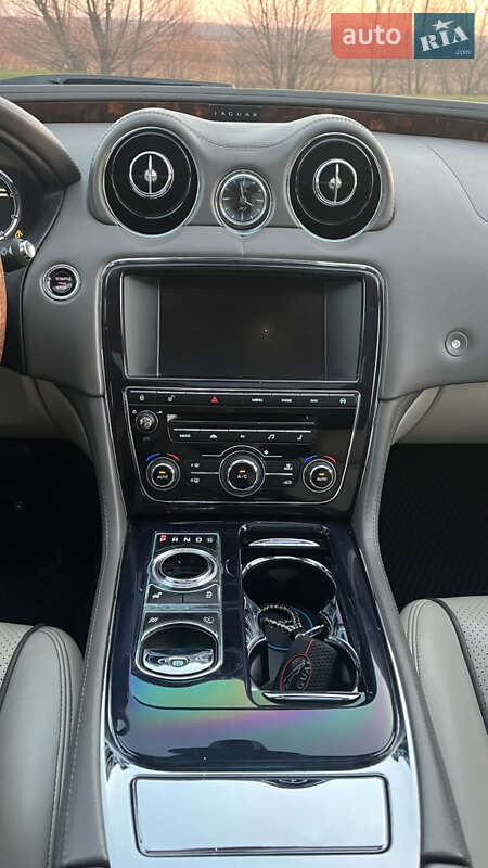 Седан Jaguar XJ 2013 в Луцьку