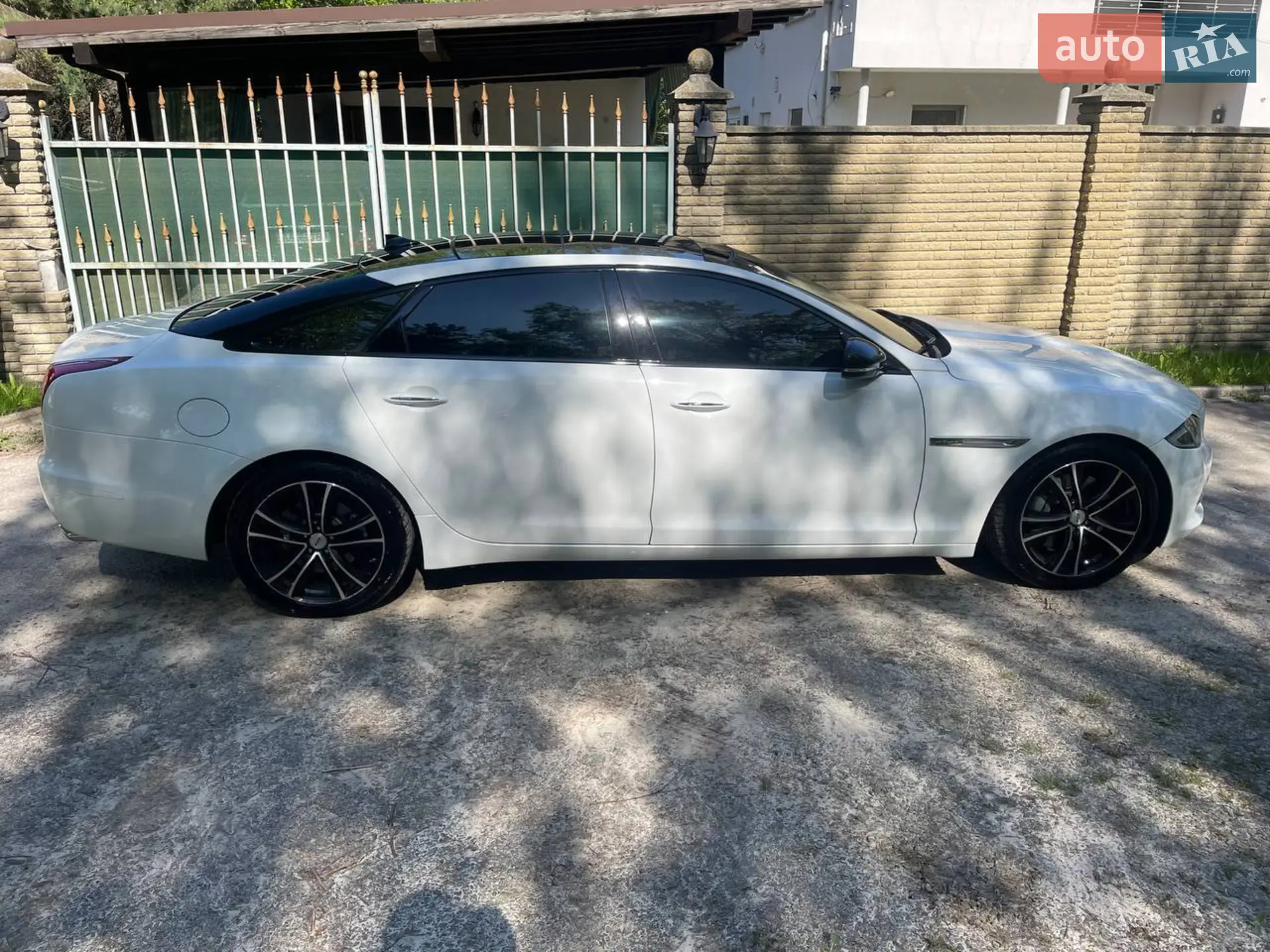 2015 Jaguar XJ - мініатюра 39