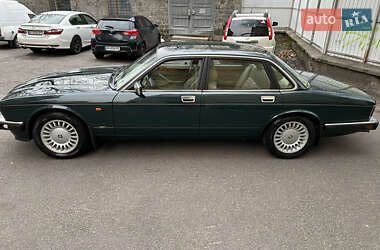 Седан Jaguar XJ 1993 в Киеве