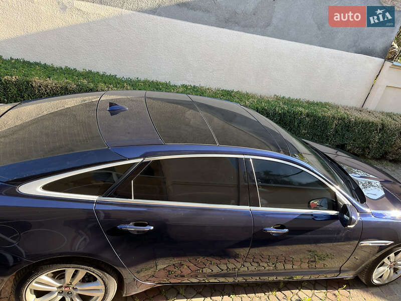 Седан Jaguar XJ 2013 в Мукачевому