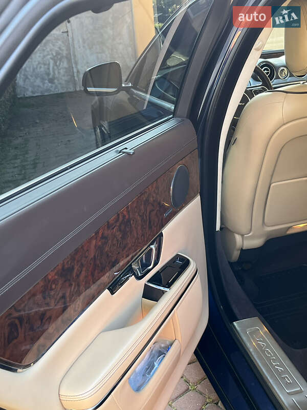 Седан Jaguar XJ 2013 в Мукачевому