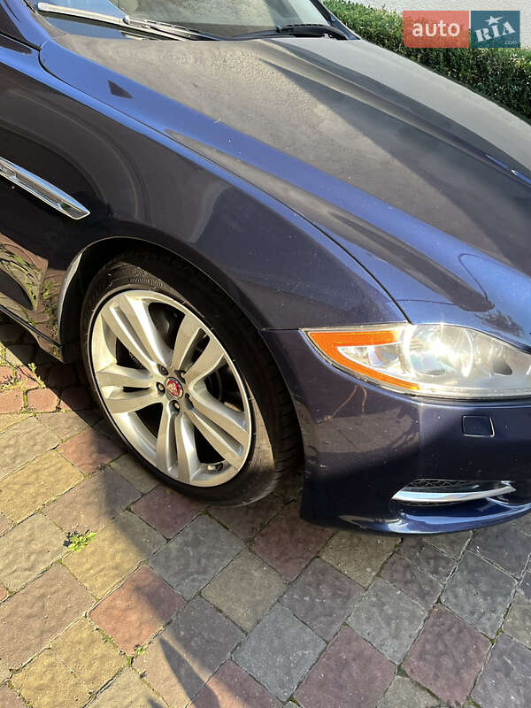 Седан Jaguar XJ 2013 в Мукачевому