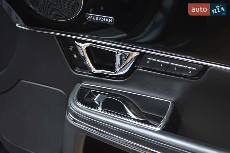 Седан Jaguar XJ 2014 в Львове