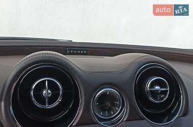 Седан Jaguar XJ 2013 в 