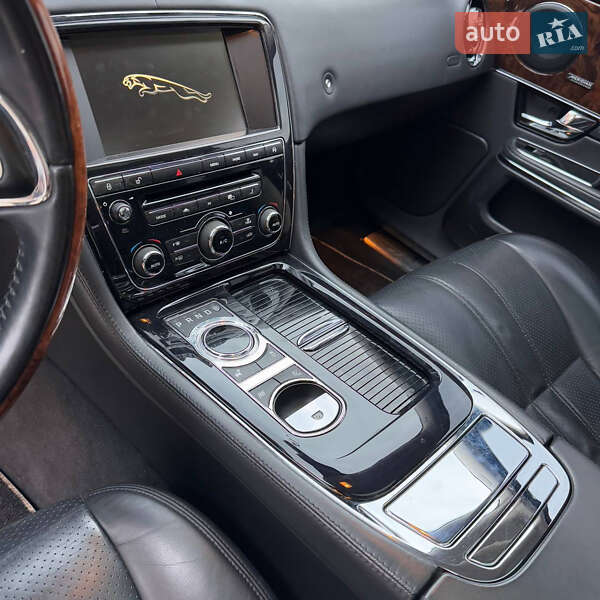 Седан Jaguar XJ 2013 в Вінниці
