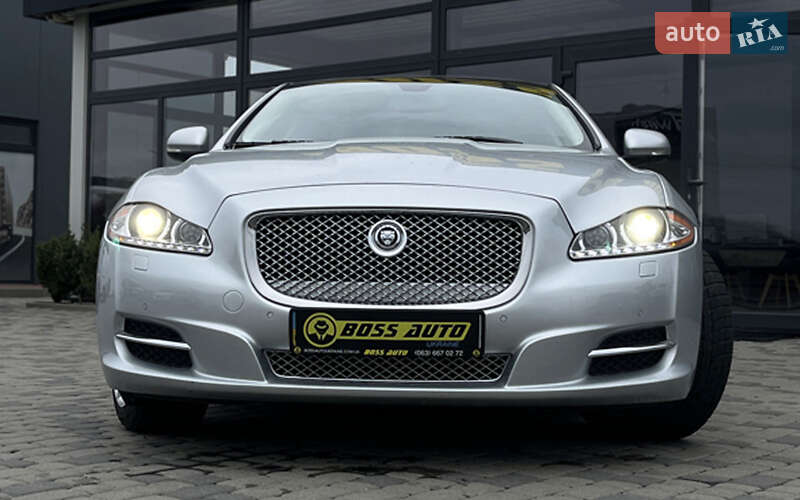 Седан Jaguar XJ 2012 в Мукачево