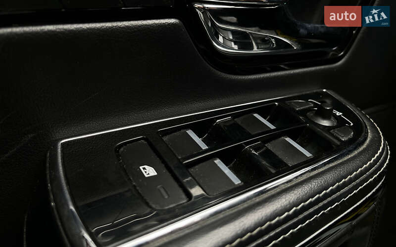 Седан Jaguar XJ 2012 в Мукачево