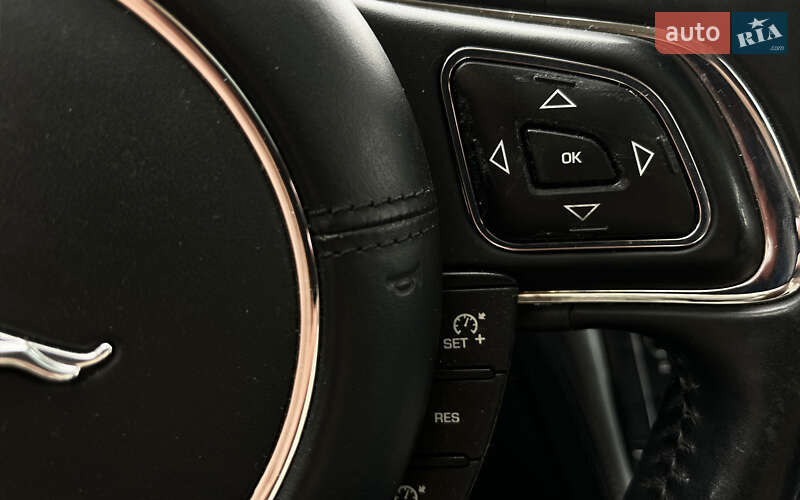Седан Jaguar XJ 2012 в Мукачево