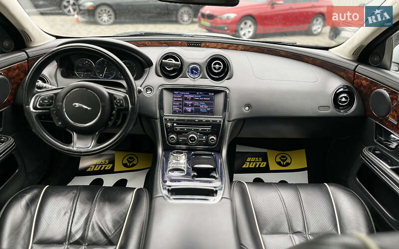 Седан Jaguar XJ 2012 в Мукачево