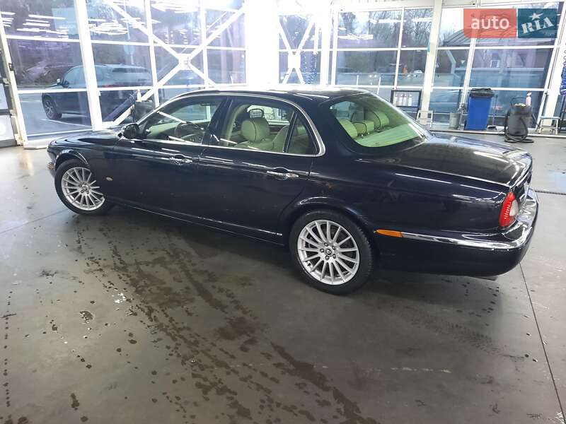 Седан Jaguar XJ 2005 в Луцьку