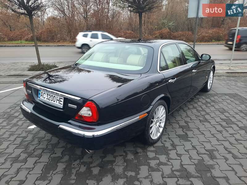 Седан Jaguar XJ 2005 в Луцьку