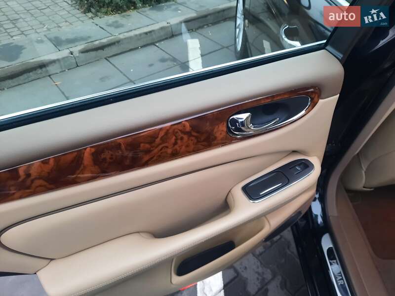 Седан Jaguar XJ 2005 в Луцьку